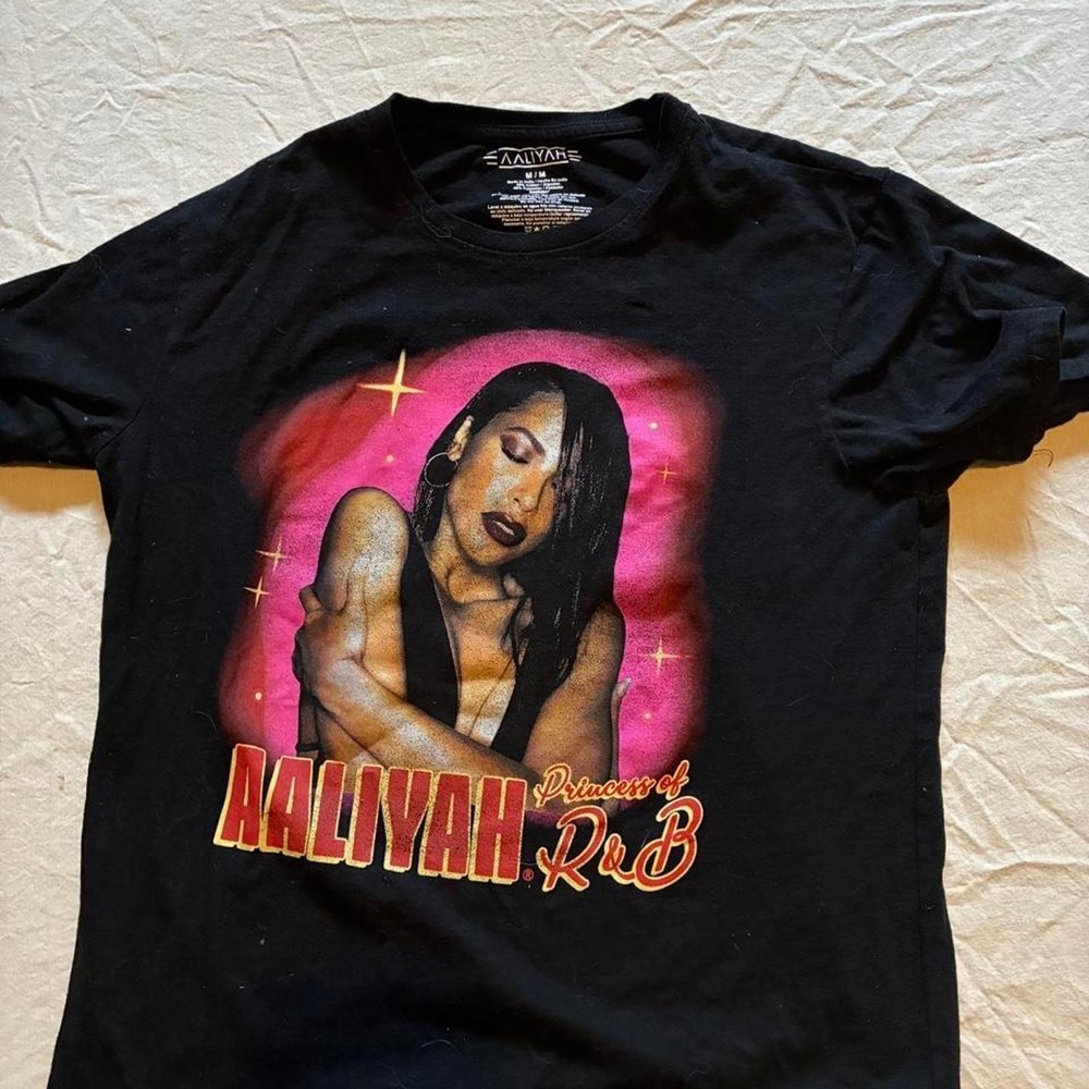 Aaliyah‎ Tee